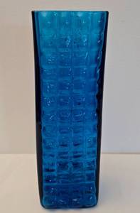 lot 128 image: Vibrant Blue Waffle Print Vintage Vase