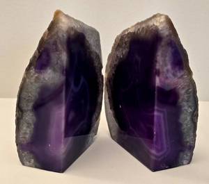 lot 200 image: Pair of Split Geode Amethyst Bookends