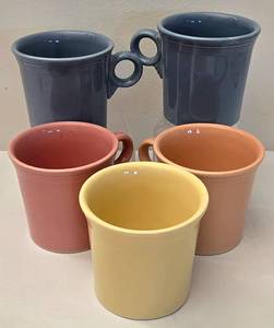 lot 293 image: Fiesta Ware Mug Grouping
