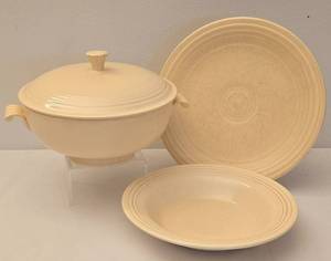 lot 298 image: Buttery Yellow Fiesta Ware Options