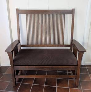 lot 152 image: Gorgeous Stickley Mission Style Settee