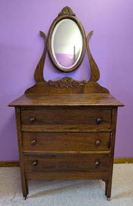 lot 155 image: Vintage Oak Mirrored Dresser