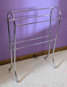 lot 159 image: Decorative Metal BlanketTowel Rack
