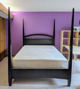 lot 13 image: Queen Size Four Post Bedframe