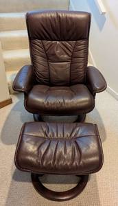 lot 11 image: Ekornes Stressless Brown Leather Recliner Chair and Ottoman