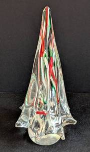 lot 247 image: Red and Green Swirl Art Glass Christmas Tree
