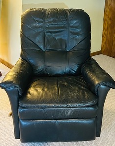 lot 257 image: Soft Leather Laz-Z- Boy Recliner
