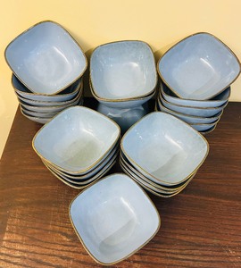 lot 188 image: Beautiful Famiware Dishwasher  Microwave Safe Bowls