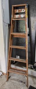lot 323 image: Davidson 6ft Wooden Ladder