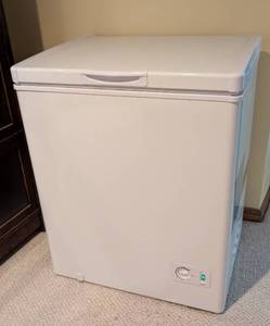 lot 327 image: White 5 Cubic Chest Freezer