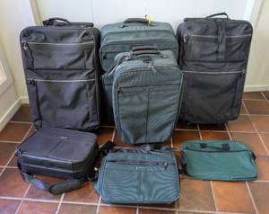 lot 379 image: Assorted Samsonite Luggage