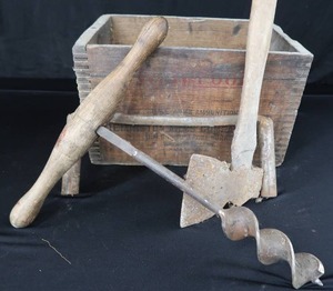 lot 14 image: REMINGTON BOX WITH HAND TOOLS