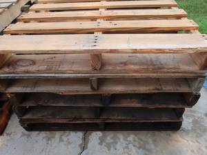 lot 62 image: PALLETS