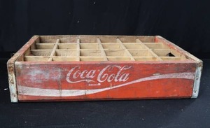 lot 85 image: VINTAGE COCA COLA CRATE BOX