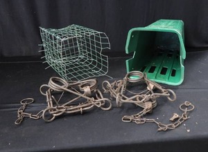 lot 75 image: 160 CONI BEAR TRAPS