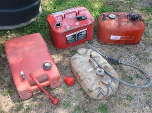 lot 94 image: 4 BOAT GAS TANKS