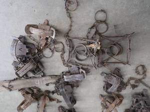 lot 104 image: 16 VINTAGE TRAPS