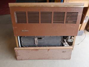 lot 112 image: DEARBORN IMPERIAL LP STOVE HEATER