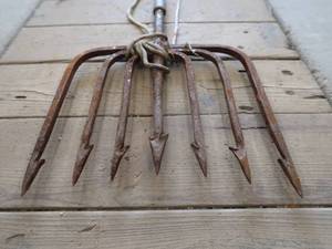 lot 116 image: 7 TINE ICE FISHING SPEAR