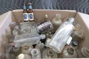 lot 126 image: BOX OF ANTIQUE  VINTAGE BOTTLES PLUS 2 MINI PABST BLUE RIBBON BOTTLES