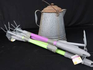 lot 20 image: GRANITWARE COFFEE POT  NEW GARDEN TOOLS