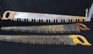 lot 25 image: 3 VINTAGE CROSS CUT SAWS.