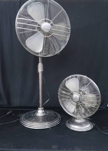 lot 52 image: 2 MATCHING  HUNTER FANS