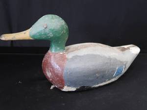 lot 133 image: VINTAGE MAGNUM WOODEN DECOY