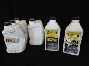 lot 137 image: 7 QTS 2 STROKE OIL
