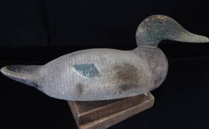 lot 147 image: WOODEN DUCK DECOY (SOLID)
