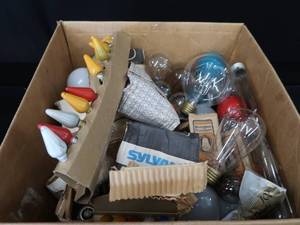 lot 150 image: BOX OF ASSORTED VINTAGE LIGHTS