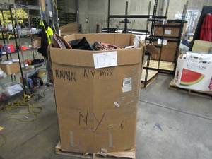 Pallet of Miscellaneous Recycled Tarps - 980lbs Mixed - Large