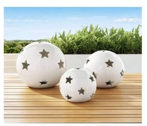 lot 155 image: Members Mark Ceramic Globe LED Lighting, Set of 3 - WHITE