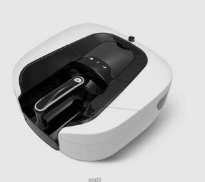 lot 178 image: NEW Hammacher Coral Robots 2 in One Convertible Robotic Vacuum Black Onyx  Handheld