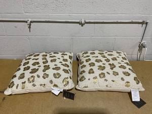 lot 114 image: 2PCS Lacourte 20 x 20 Marnie Decorative Pillow