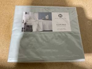 lot 86 image: Full Size Hotel Collection 680 Thread Count 100% Supima Cotton Flat Sheet