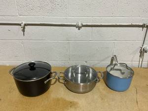 lot 178 image: 3PCS Miscellaneous Pots