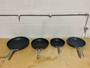lot 185 image: 4PCS Miscellaneous Frying Pans