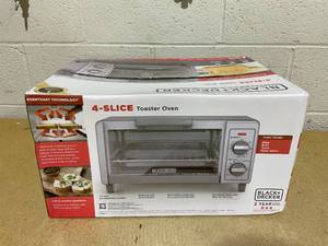 lot 108 image: BLACKDECKER 4 Slice Toaster Oven - TO1701SG Countertop