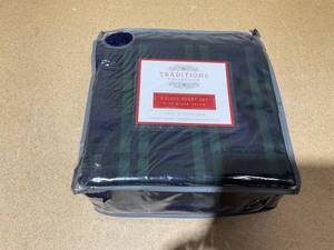 lot 213 image: 3PCS Twin Size Traditions Collection Sheet Set with Plush Throw