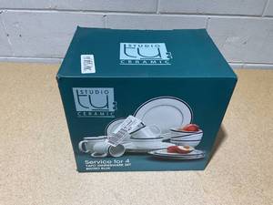 lot 217 image: 14PCS Studio TU Round Ceramic Dinnerware Set