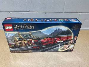 LEGO Harry Potter Hogwarts Express & Hogsmeade Station Train Set 76423