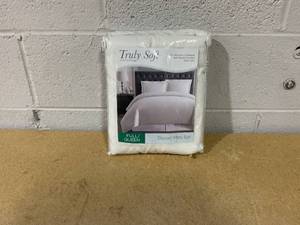 lot 318 image: Truly Soft Everyday King Duvet Mini Set  Beige - 1 Duvet and 2 Shams - New