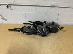lot 357 image: T-Fal Black Pot and Pan Set 12 Piece