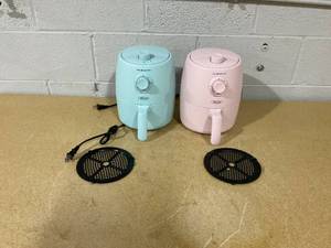 lot 374 image: LOT OF 2 Bella 2 Qt. Electric Air Fryer