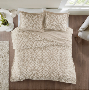 lot 319 image: Sabrina FullQueen 3 piece Tufted bedspread set