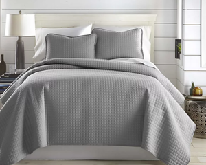 lot 348 image: Southshore Fine Linens Oversized Lightweight 3-Pc. Quilt Set, FullQueen, Gray