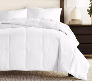 lot 350 image: Home Collection All Season Lightweight Premium Down-Alternative Comforter White, King
