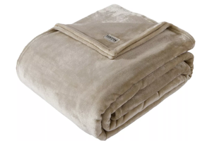 lot 19 image: King Size Kenneth Cole Reaction Kcr Solid Blanket