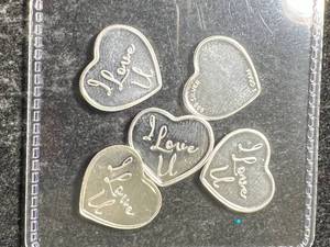 lot 06 image: 5 GRAMS .999 FINE SILVER HEART SHAPED BARS